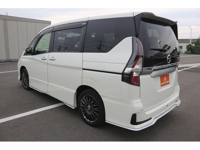 セレナ ｅ－パワー　オーテック　スポーツスペック　禁煙車　革シート　インジェリテントルームミラー　純正１０型ナビ　フルセグ　全周囲カメラ　両側電動　プロパイロット　衝突軽減　レーダークルーズ　ＬＥＤヘッドライト　社外１７ＡＷ　スマートキー　ＡＢＳ（13枚目）