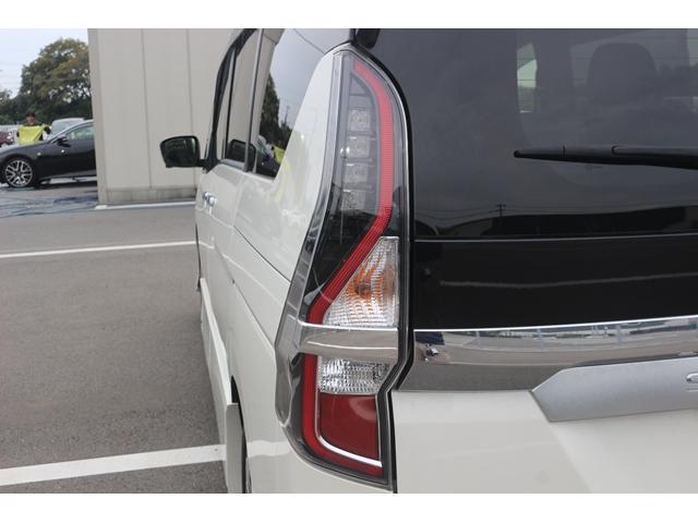 セレナ ｅ－パワー　オーテック　スポーツスペック　禁煙車　革シート　インジェリテントルームミラー　純正１０型ナビ　フルセグ　全周囲カメラ　両側電動　プロパイロット　衝突軽減　レーダークルーズ　ＬＥＤヘッドライト　社外１７ＡＷ　スマートキー　ＡＢＳ（21枚目）