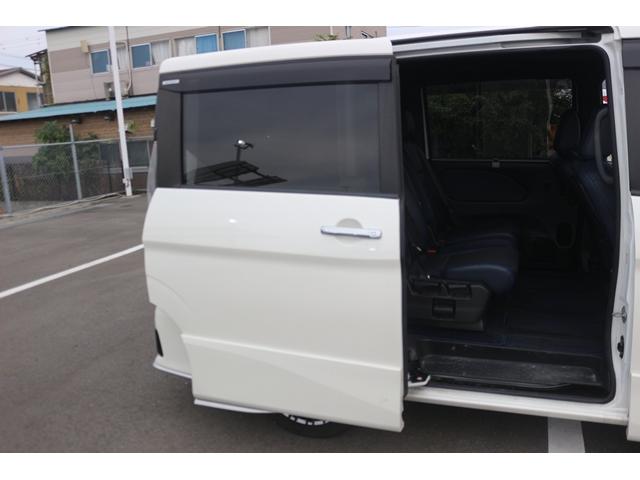 セレナ ｅ－パワー　オーテック　スポーツスペック　禁煙車　革シート　インジェリテントルームミラー　純正１０型ナビ　フルセグ　全周囲カメラ　両側電動　プロパイロット　衝突軽減　レーダークルーズ　ＬＥＤヘッドライト　社外１７ＡＷ　スマートキー　ＡＢＳ（25枚目）