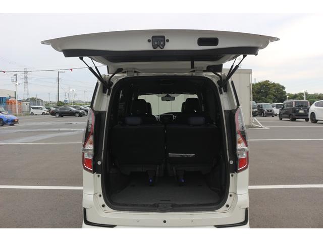 セレナ ｅ－パワー　オーテック　スポーツスペック　禁煙車　革シート　インジェリテントルームミラー　純正１０型ナビ　フルセグ　全周囲カメラ　両側電動　プロパイロット　衝突軽減　レーダークルーズ　ＬＥＤヘッドライト　社外１７ＡＷ　スマートキー　ＡＢＳ（30枚目）