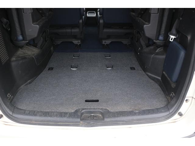 セレナ ｅ－パワー　オーテック　スポーツスペック　禁煙車　革シート　インジェリテントルームミラー　純正１０型ナビ　フルセグ　全周囲カメラ　両側電動　プロパイロット　衝突軽減　レーダークルーズ　ＬＥＤヘッドライト　社外１７ＡＷ　スマートキー　ＡＢＳ（32枚目）