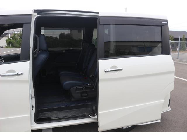 セレナ ｅ－パワー　オーテック　スポーツスペック　禁煙車　革シート　インジェリテントルームミラー　純正１０型ナビ　フルセグ　全周囲カメラ　両側電動　プロパイロット　衝突軽減　レーダークルーズ　ＬＥＤヘッドライト　社外１７ＡＷ　スマートキー　ＡＢＳ（34枚目）