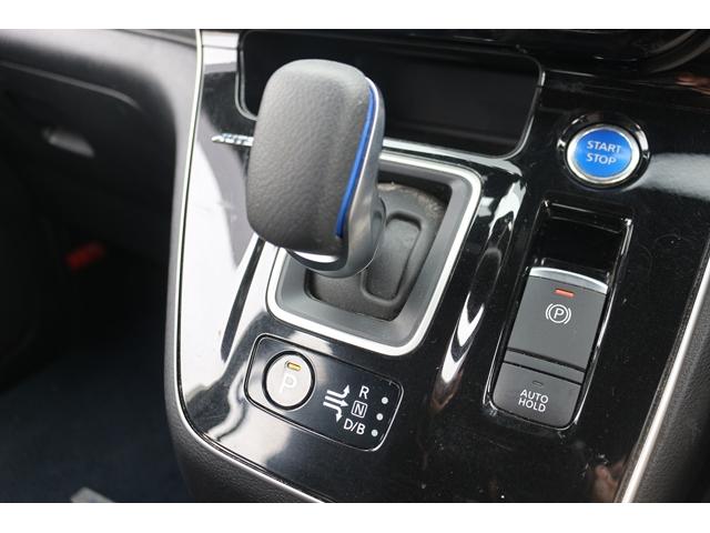 セレナ ｅ－パワー　オーテック　スポーツスペック　禁煙車　革シート　インジェリテントルームミラー　純正１０型ナビ　フルセグ　全周囲カメラ　両側電動　プロパイロット　衝突軽減　レーダークルーズ　ＬＥＤヘッドライト　社外１７ＡＷ　スマートキー　ＡＢＳ（49枚目）