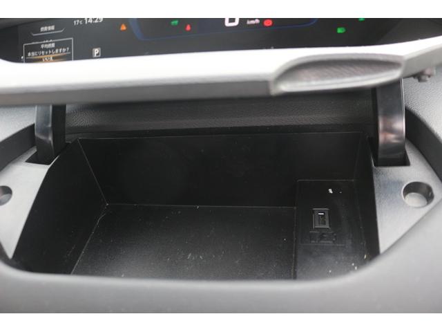 セレナ ｅ－パワー　オーテック　スポーツスペック　禁煙車　革シート　インジェリテントルームミラー　純正１０型ナビ　フルセグ　全周囲カメラ　両側電動　プロパイロット　衝突軽減　レーダークルーズ　ＬＥＤヘッドライト　社外１７ＡＷ　スマートキー　ＡＢＳ（56枚目）