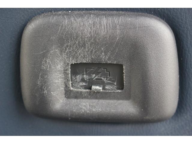 セレナ ｅ－パワー　オーテック　スポーツスペック　禁煙車　革シート　インジェリテントルームミラー　純正１０型ナビ　フルセグ　全周囲カメラ　両側電動　プロパイロット　衝突軽減　レーダークルーズ　ＬＥＤヘッドライト　社外１７ＡＷ　スマートキー　ＡＢＳ（63枚目）