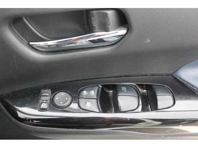 セレナ ｅ－パワー　オーテック　スポーツスペック　禁煙車　革シート　インジェリテントルームミラー　純正１０型ナビ　フルセグ　全周囲カメラ　両側電動　プロパイロット　衝突軽減　レーダークルーズ　ＬＥＤヘッドライト　社外１７ＡＷ　スマートキー　ＡＢＳ（64枚目）