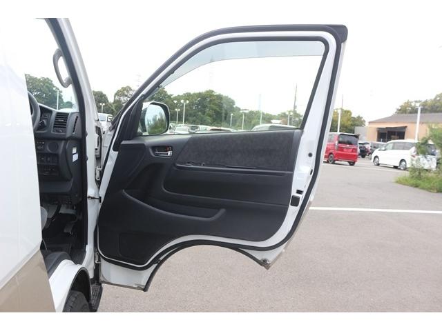 ハイエースワゴン グランドキャビン 禁煙車 トヨタセーフティセンス ナビ フルセグ バックカメラ 電動スライドドア 衝突軽減 LEDヘッドライト ETC 10人乗り Bluetooth DVD再生 レーンディパーチャーアラート ABS(16枚目)