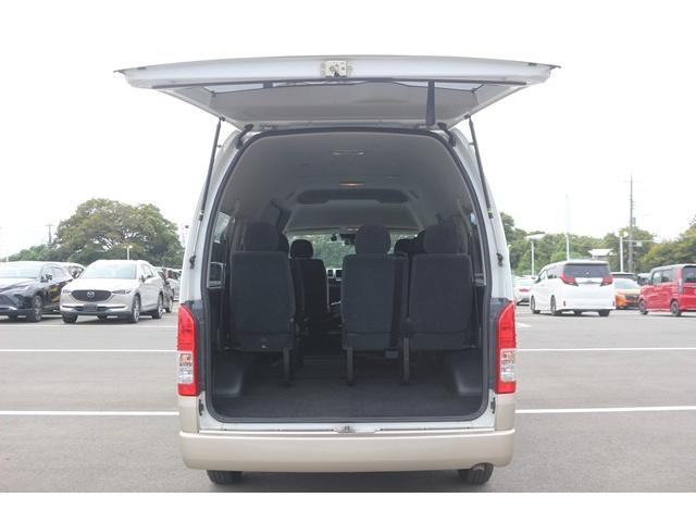 ハイエースワゴン グランドキャビン 禁煙車 トヨタセーフティセンス ナビ フルセグ バックカメラ 電動スライドドア 衝突軽減 LEDヘッドライト ETC 10人乗り Bluetooth DVD再生 レーンディパーチャーアラート ABS(17枚目)