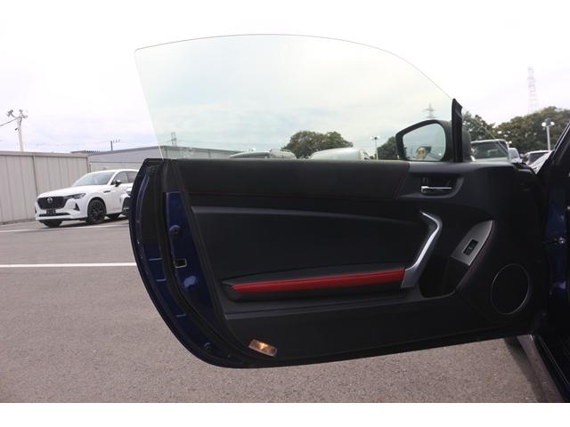 86 GTリミテッド 6MT F・Sモデリスタエアロ TRDリアエアロ TRDマフラ- モデリスタ18AW 社外フェンダ-フィン カロッツェリアナビ バックカメラ フルセグ ハーフレザ-シート ETC クル-ズコントロ-ル(21枚目)