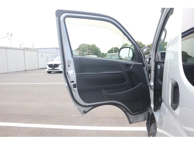 ハイエースバン DX GLパッケージ 純正ナビ フルセグ バックカメラ 衝突軽減ブレーキ Bluetooth接続 トヨタセーフティセンス リアクーラー ヒーター オートハイビーム ETC キーレス 片側スライドドア マニュアルモード付AT(33枚目)