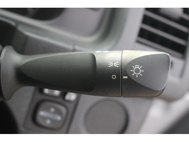 ハイエースバン DX GLパッケージ 純正ナビ フルセグ バックカメラ 衝突軽減ブレーキ Bluetooth接続 トヨタセーフティセンス リアクーラー ヒーター オートハイビーム ETC キーレス 片側スライドドア マニュアルモード付AT(47枚目)