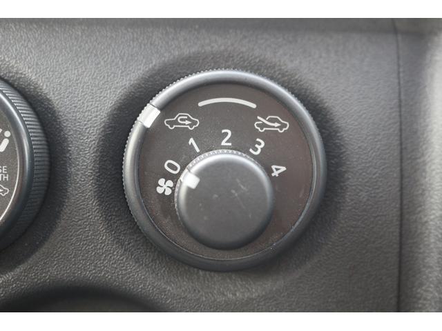 ハイエースバン DX GLパッケージ 純正ナビ フルセグ バックカメラ 衝突軽減ブレーキ Bluetooth接続 トヨタセーフティセンス リアクーラー ヒーター オートハイビーム ETC キーレス 片側スライドドア マニュアルモード付AT(60枚目)