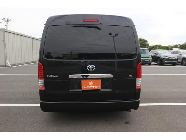 ハイエースワゴン ＧＬ　禁煙車　片側電動スライド　ベッドキット　ファブレス１９ＡＷ　カロッツェリアディスプレイ　バックカメラ　後席モニター　スマートキー　シートカバー　ローダウン車　ＬＥＤヘッドライト　インパネＡＴ　１０人乗（11枚目）