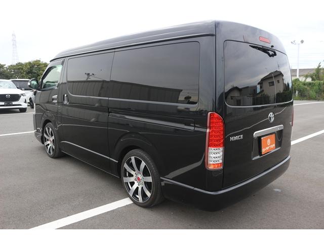 ハイエースワゴン ＧＬ　禁煙車　片側電動スライド　ベッドキット　ファブレス１９ＡＷ　カロッツェリアディスプレイ　バックカメラ　後席モニター　スマートキー　シートカバー　ローダウン車　ＬＥＤヘッドライト　インパネＡＴ　１０人乗（12枚目）