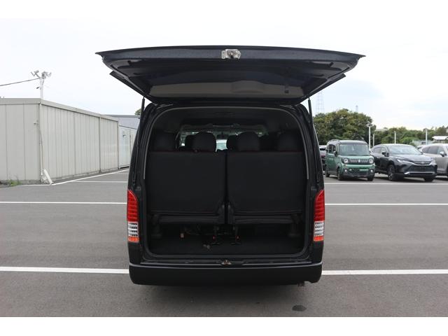 ハイエースワゴン ＧＬ　禁煙車　片側電動スライド　ベッドキット　ファブレス１９ＡＷ　カロッツェリアディスプレイ　バックカメラ　後席モニター　スマートキー　シートカバー　ローダウン車　ＬＥＤヘッドライト　インパネＡＴ　１０人乗（30枚目）