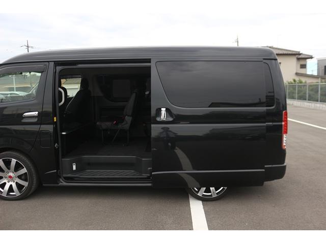ハイエースワゴン ＧＬ　禁煙車　片側電動スライド　ベッドキット　ファブレス１９ＡＷ　カロッツェリアディスプレイ　バックカメラ　後席モニター　スマートキー　シートカバー　ローダウン車　ＬＥＤヘッドライト　インパネＡＴ　１０人乗（32枚目）