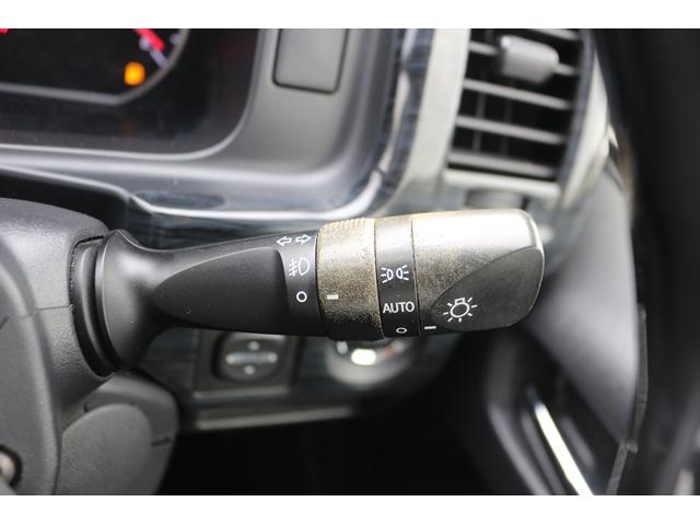 ハイエースワゴン ＧＬ　禁煙車　片側電動スライド　ベッドキット　ファブレス１９ＡＷ　カロッツェリアディスプレイ　バックカメラ　後席モニター　スマートキー　シートカバー　ローダウン車　ＬＥＤヘッドライト　インパネＡＴ　１０人乗（42枚目）