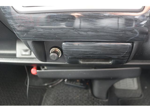 ハイエースワゴン ＧＬ　禁煙車　片側電動スライド　ベッドキット　ファブレス１９ＡＷ　カロッツェリアディスプレイ　バックカメラ　後席モニター　スマートキー　シートカバー　ローダウン車　ＬＥＤヘッドライト　インパネＡＴ　１０人乗（51枚目）