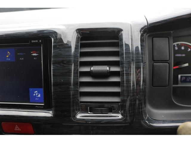ハイエースワゴン ＧＬ　禁煙車　片側電動スライド　ベッドキット　ファブレス１９ＡＷ　カロッツェリアディスプレイ　バックカメラ　後席モニター　スマートキー　シートカバー　ローダウン車　ＬＥＤヘッドライト　インパネＡＴ　１０人乗（56枚目）