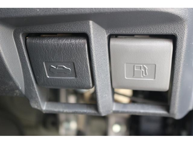 ハイエースワゴン ＧＬ　禁煙車　片側電動スライド　ベッドキット　ファブレス１９ＡＷ　カロッツェリアディスプレイ　バックカメラ　後席モニター　スマートキー　シートカバー　ローダウン車　ＬＥＤヘッドライト　インパネＡＴ　１０人乗（60枚目）