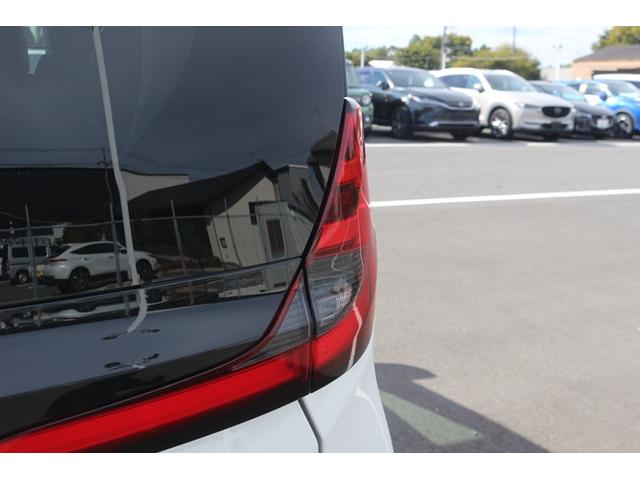 ノア ハイブリッドＳ－Ｚ　禁煙車　７人乗　純正ディスプレイオーディオ　バックカメラ　両側電動スライド　衝突軽減　レーダークルーズ　ＬＥＤヘッドライト　ＥＴＣ２．０　パーキングサポートブレーキ　レーンキープアシスト　純正１７ＡＷ（19枚目）