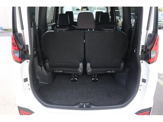 ノア ハイブリッドＳ－Ｚ　禁煙車　７人乗　純正ディスプレイオーディオ　バックカメラ　両側電動スライド　衝突軽減　レーダークルーズ　ＬＥＤヘッドライト　ＥＴＣ２．０　パーキングサポートブレーキ　レーンキープアシスト　純正１７ＡＷ（35枚目）