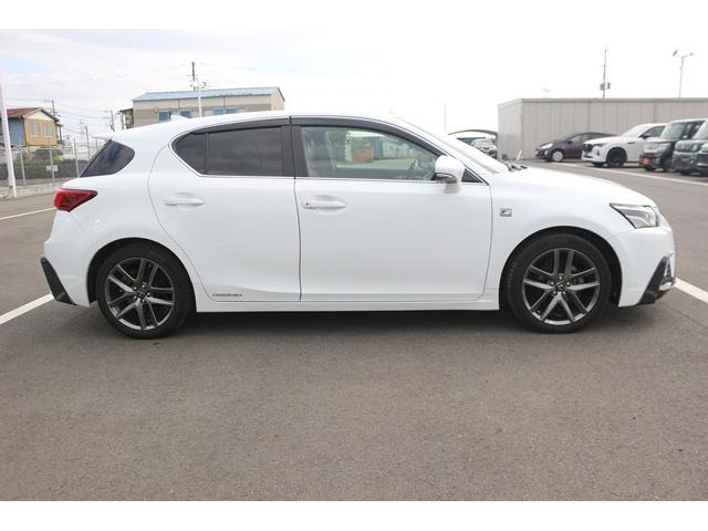 CT CT200h Fスポーツ 禁煙車 赤本革シート 純正10.3型ナビ バックカメラ ステアリングヒーター セーフティセンス レーダークルーズ LEDヘッドライト パワーシート シートヒーター ETC2.0 純正17インチAW(9枚目)