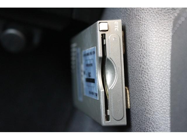 フェアレディＺ バージョンＴ　禁煙車　黒革シート　ＢＯＳＥサウンド　ＥＴＣ　純正１８ＡＷ　プッシュシート　シートヒーター　スマートキー　パドルシフト　電動格納ドアミラー　ＥＴＣ　オートエアコン　盗難防止システム　衝突軽減ボディー（3枚目）