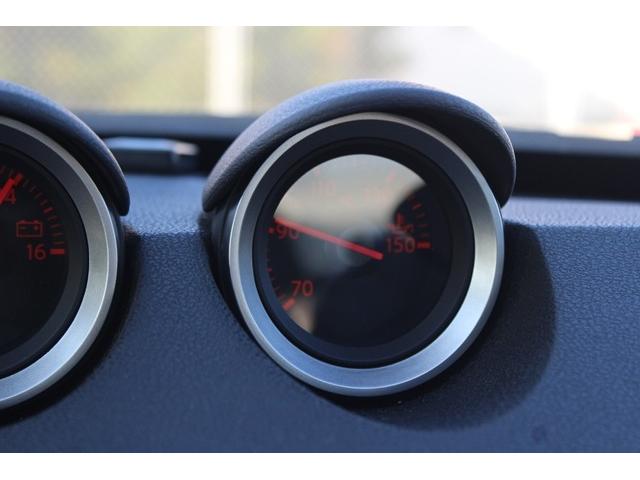 フェアレディＺ バージョンＴ　禁煙車　黒革シート　ＢＯＳＥサウンド　ＥＴＣ　純正１８ＡＷ　プッシュシート　シートヒーター　スマートキー　パドルシフト　電動格納ドアミラー　ＥＴＣ　オートエアコン　盗難防止システム　衝突軽減ボディー（7枚目）