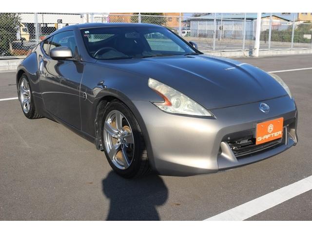 フェアレディＺ バージョンＴ　禁煙車　黒革シート　ＢＯＳＥサウンド　ＥＴＣ　純正１８ＡＷ　プッシュシート　シートヒーター　スマートキー　パドルシフト　電動格納ドアミラー　ＥＴＣ　オートエアコン　盗難防止システム　衝突軽減ボディー（9枚目）