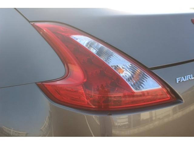 フェアレディＺ バージョンＴ　禁煙車　黒革シート　ＢＯＳＥサウンド　ＥＴＣ　純正１８ＡＷ　プッシュシート　シートヒーター　スマートキー　パドルシフト　電動格納ドアミラー　ＥＴＣ　オートエアコン　盗難防止システム　衝突軽減ボディー（21枚目）