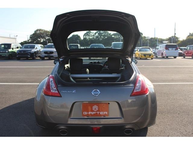 フェアレディＺ バージョンＴ　禁煙車　黒革シート　ＢＯＳＥサウンド　ＥＴＣ　純正１８ＡＷ　プッシュシート　シートヒーター　スマートキー　パドルシフト　電動格納ドアミラー　ＥＴＣ　オートエアコン　盗難防止システム　衝突軽減ボディー（29枚目）