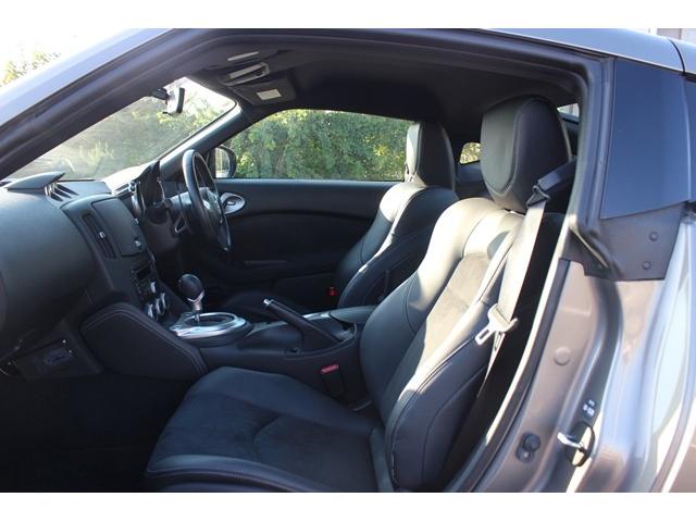 フェアレディＺ バージョンＴ　禁煙車　黒革シート　ＢＯＳＥサウンド　ＥＴＣ　純正１８ＡＷ　プッシュシート　シートヒーター　スマートキー　パドルシフト　電動格納ドアミラー　ＥＴＣ　オートエアコン　盗難防止システム　衝突軽減ボディー（34枚目）