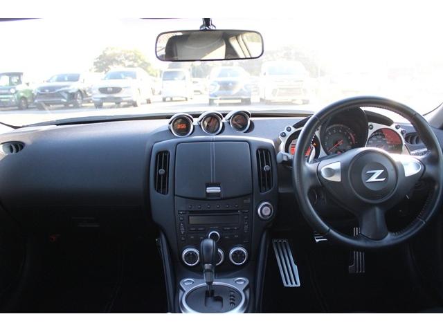 フェアレディＺ バージョンＴ　禁煙車　黒革シート　ＢＯＳＥサウンド　ＥＴＣ　純正１８ＡＷ　プッシュシート　シートヒーター　スマートキー　パドルシフト　電動格納ドアミラー　ＥＴＣ　オートエアコン　盗難防止システム　衝突軽減ボディー（36枚目）