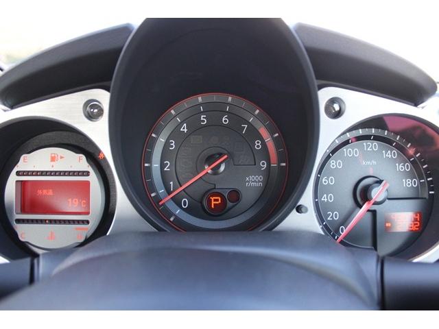 フェアレディＺ バージョンＴ　禁煙車　黒革シート　ＢＯＳＥサウンド　ＥＴＣ　純正１８ＡＷ　プッシュシート　シートヒーター　スマートキー　パドルシフト　電動格納ドアミラー　ＥＴＣ　オートエアコン　盗難防止システム　衝突軽減ボディー（50枚目）