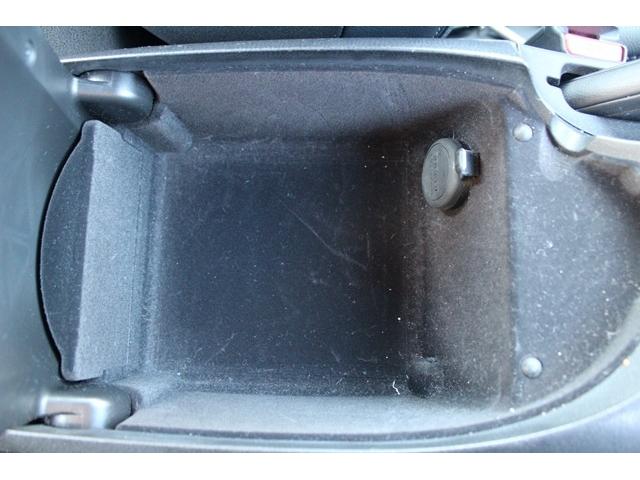 フェアレディＺ バージョンＴ　禁煙車　黒革シート　ＢＯＳＥサウンド　ＥＴＣ　純正１８ＡＷ　プッシュシート　シートヒーター　スマートキー　パドルシフト　電動格納ドアミラー　ＥＴＣ　オートエアコン　盗難防止システム　衝突軽減ボディー（60枚目）