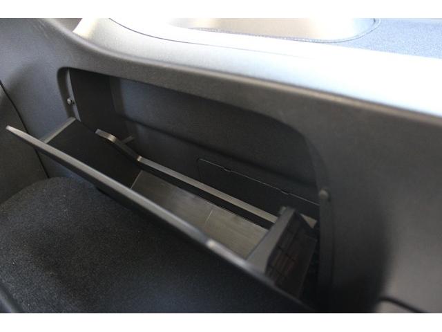 フェアレディＺ バージョンＴ　禁煙車　黒革シート　ＢＯＳＥサウンド　ＥＴＣ　純正１８ＡＷ　プッシュシート　シートヒーター　スマートキー　パドルシフト　電動格納ドアミラー　ＥＴＣ　オートエアコン　盗難防止システム　衝突軽減ボディー（66枚目）