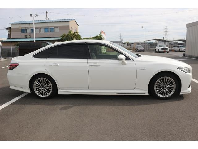 クラウンハイブリッド Ｇ　禁煙車　黒革　サンルーフ　純正ナビ　フルセグ　バックカメラ　トヨタセーフティーセンス　ＥＴＣ　レーダークルーズコントロール　温冷シート　デジタルインナーミラー　ブラインドスポットモニター　パワーシート（10枚目）