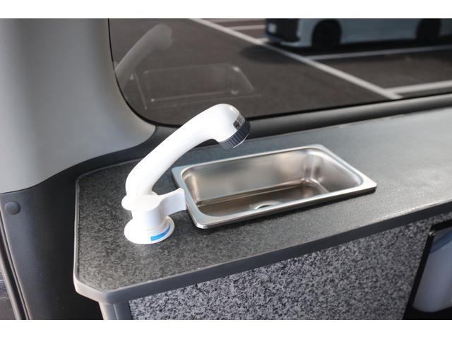 ＮＶ３５０キャラバンバン 　禁煙車　トランポプロベッドキット　水栓付シンク　ｖｉｃｔｏｒサブバッテリー　ワンオーナー　フルセグ　全周囲カメラ　電動スライドドア　ＬＥＤヘッドライト　衝突軽減ブレーキ　スマートキー　障害物センサー（4枚目）