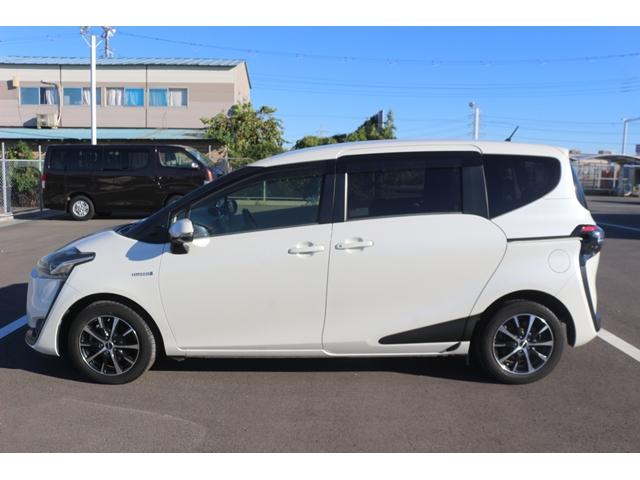 シエンタ ハイブリッドＧ　禁煙車　純正ナビ　フルセグ　バックカメラ　両側電動　ＬＥＤヘッドライト　ＥＴＣ　Ｂｌｕｅｔｏｏｔｈ接続　スマートキー　ＬＥＤヘッドライト　ＥＴＣ　３列シート７人乗り　社外１５ＡＷ　電動格納ミラー（11枚目）