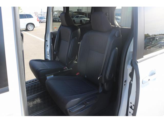 ヴォクシー Ｓ－Ｇ　禁煙車　トヨタセ－フティセンス　純正１０．５型ナビ　フルセグ　ＧＲエアロ　社外１８ＡＷ　バックカメラ　アダプティブクルーズコントロール　クリアランスソナー　両側電動スライドドア　ウォ－クスル－（47枚目）