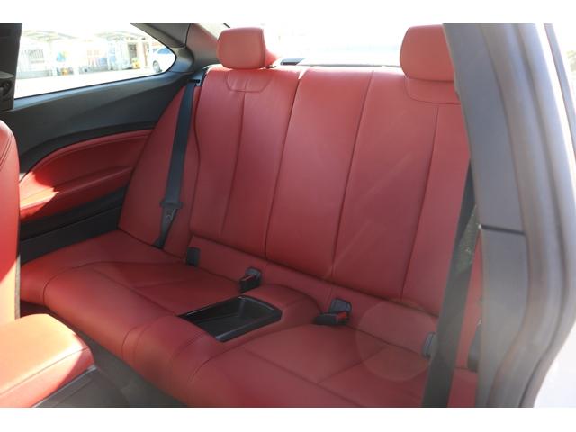 2シリーズ M235iクーペ 禁煙車 harman/kardon 赤革シート 前席シートヒーター ドライビングアシスト 専用18インチAW 純正HDDナビ バックカメラ メモリー機能付パワーシート パドルシフト レーンキープ(31枚目)