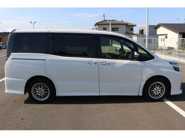 ヴォクシー ZS 禁煙車 純正9インチナビ 後席モニター 両側電動スライド バックカメラ フルセグ LEDヘッドライト ETC ウォークスルー オートライト 電動格納ミラー スマートキー Bluetooth接続(10枚目)