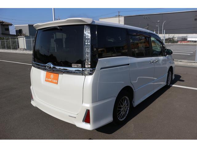 ヴォクシー ZS 禁煙車 純正9インチナビ 後席モニター 両側電動スライド バックカメラ フルセグ LEDヘッドライト ETC ウォークスルー オートライト 電動格納ミラー スマートキー Bluetooth接続(11枚目)
