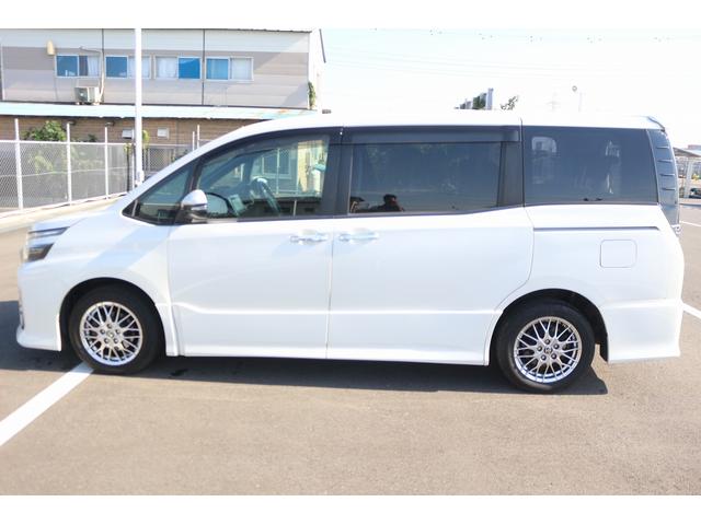 ヴォクシー ZS 禁煙車 純正9インチナビ 後席モニター 両側電動スライド バックカメラ フルセグ LEDヘッドライト ETC ウォークスルー オートライト 電動格納ミラー スマートキー Bluetooth接続(14枚目)