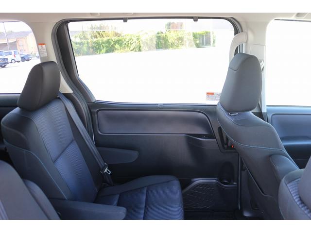 ヴォクシー ZS 禁煙車 純正9インチナビ 後席モニター 両側電動スライド バックカメラ フルセグ LEDヘッドライト ETC ウォークスルー オートライト 電動格納ミラー スマートキー Bluetooth接続(32枚目)