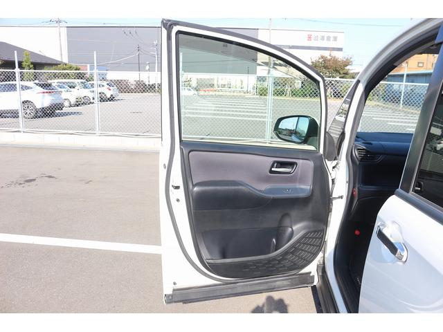 ヴォクシー ZS 禁煙車 純正9インチナビ 後席モニター 両側電動スライド バックカメラ フルセグ LEDヘッドライト ETC ウォークスルー オートライト 電動格納ミラー スマートキー Bluetooth接続(33枚目)