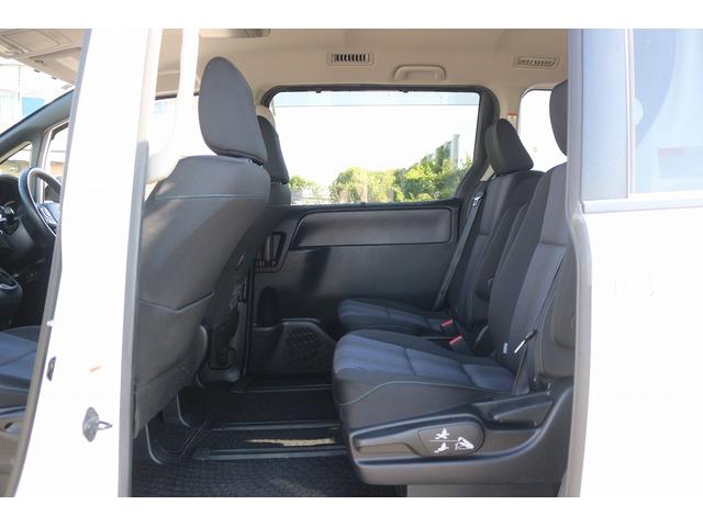 ヴォクシー ZS 禁煙車 純正9インチナビ 後席モニター 両側電動スライド バックカメラ フルセグ LEDヘッドライト ETC ウォークスルー オートライト 電動格納ミラー スマートキー Bluetooth接続(39枚目)