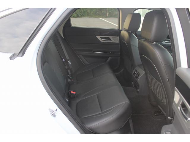 XF プレステージ 禁煙車 黒革シート 純正18インチ5スポークAW ロゴ入りイルミネーテッドスカッフプレート 純正ナビ フルセグ バックカメラ LEDヘッドライト ETC シートヒーター 電動リアゲート(33枚目)