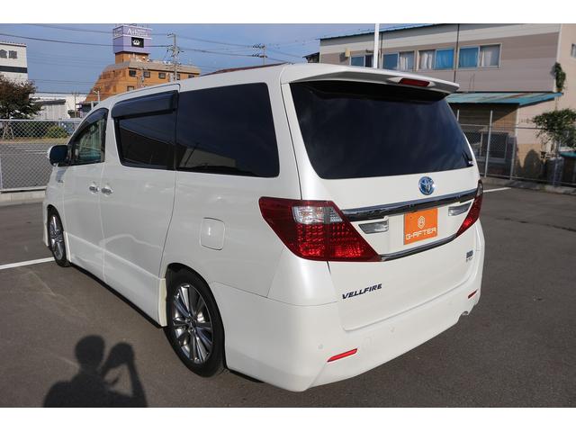 ヴェルファイアハイブリッド ＺＲ　禁煙車　後席モニター　電動リアゲート　純正メーカーナビ　バックカメラ　フルセグＴＶ　デジタルインナ－ミラー　プレミアムサウンド　ＬＥＤヘッドライト　パワーシート　両側電動スライドドア　ＥＴＣ（13枚目）